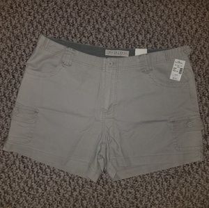 NWT Maurices khaki shorts size 15/16
